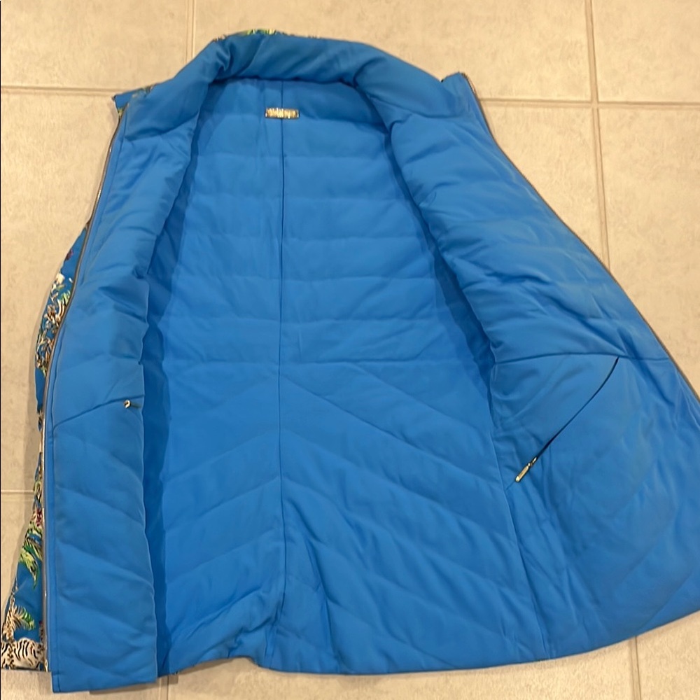 Reversible Vest - Picture 2 of 3